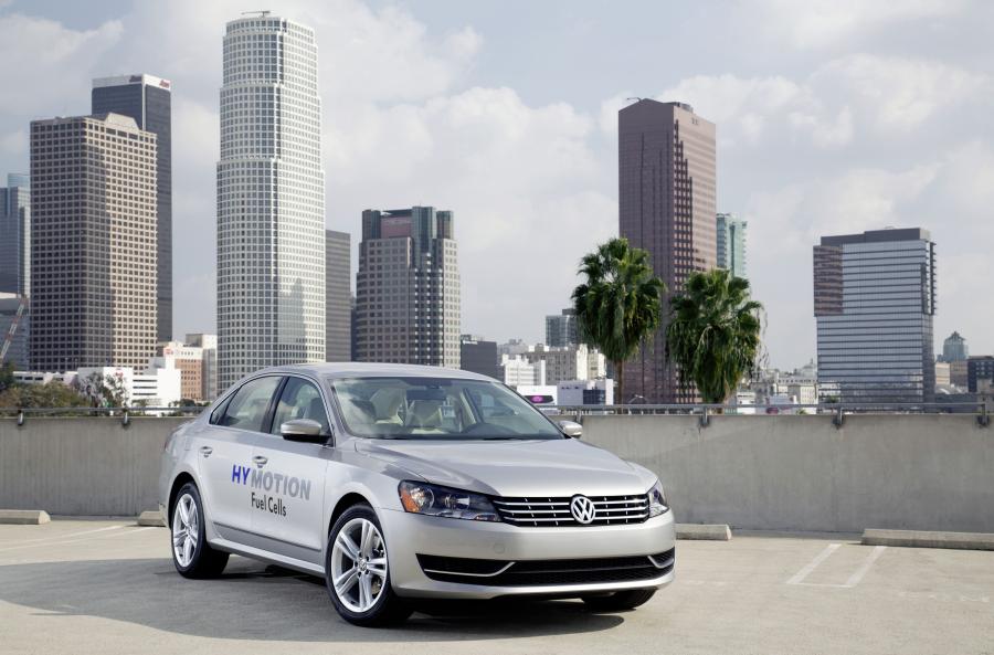  Volkswagen Passat HyMotion Concept 2014 года  (фото 7 из 13)